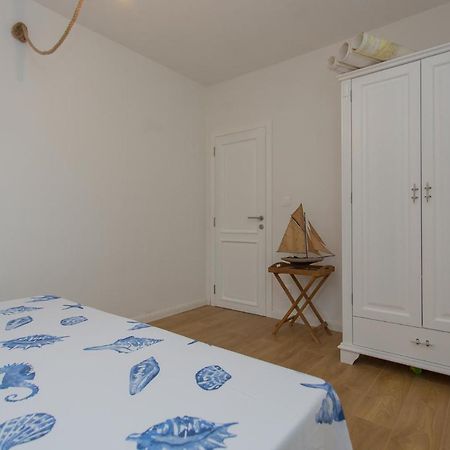 Captain'S Apartment Račišće Bagian luar foto
