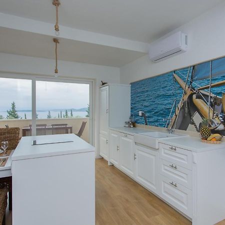 Captain'S Apartment Račišće Bagian luar foto