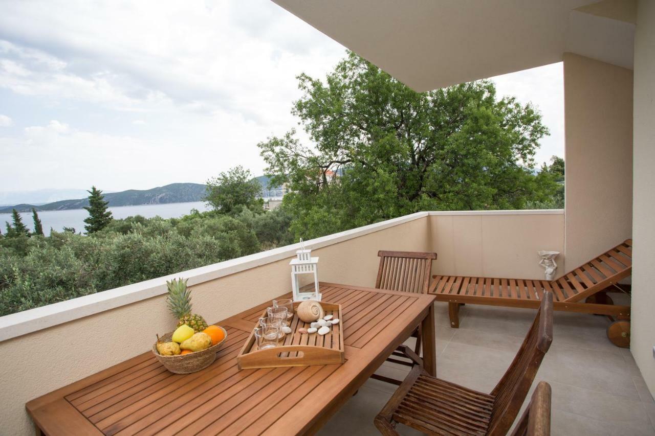 Captain'S Apartment Račišće Bagian luar foto