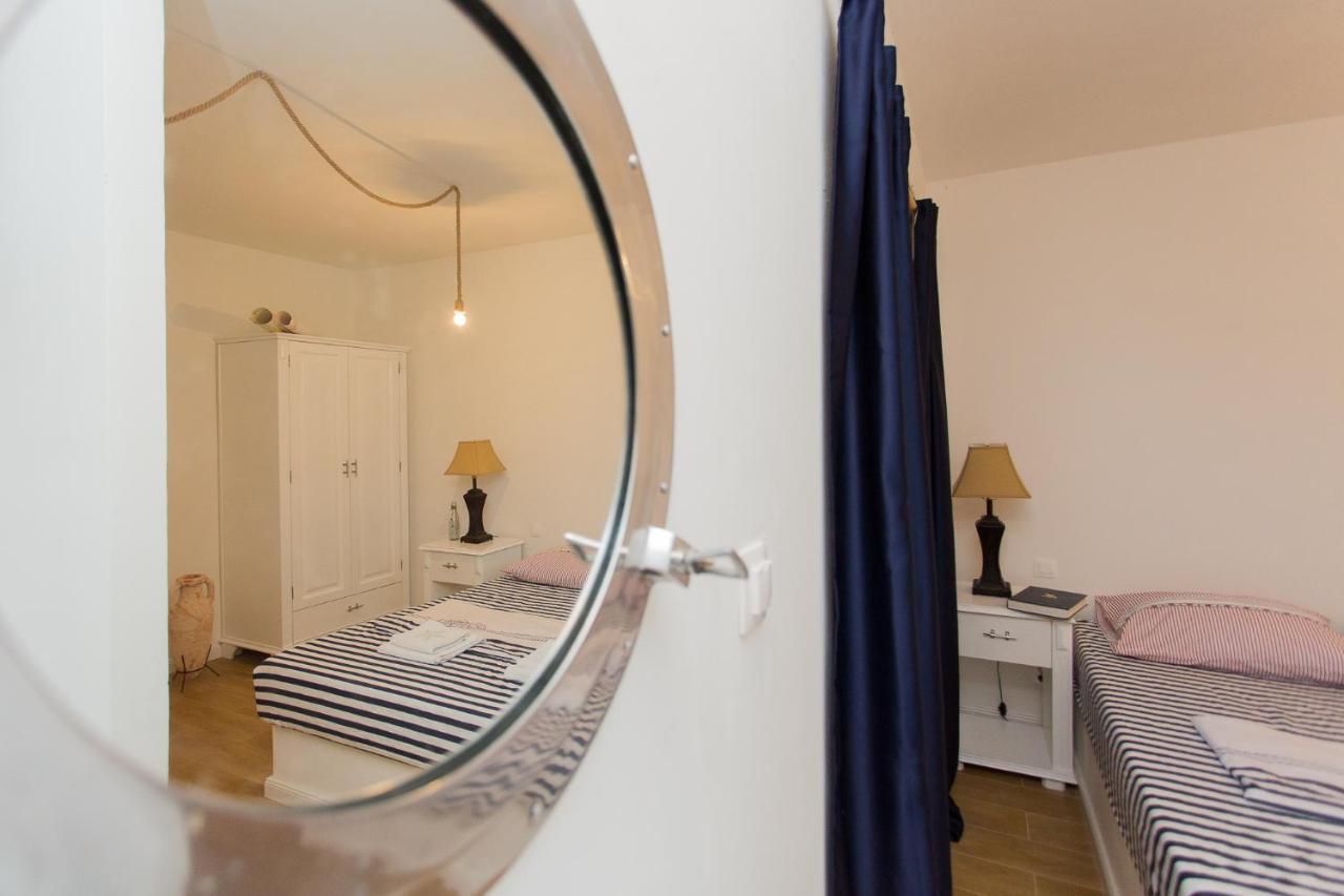 Captain'S Apartment Račišće Bagian luar foto
