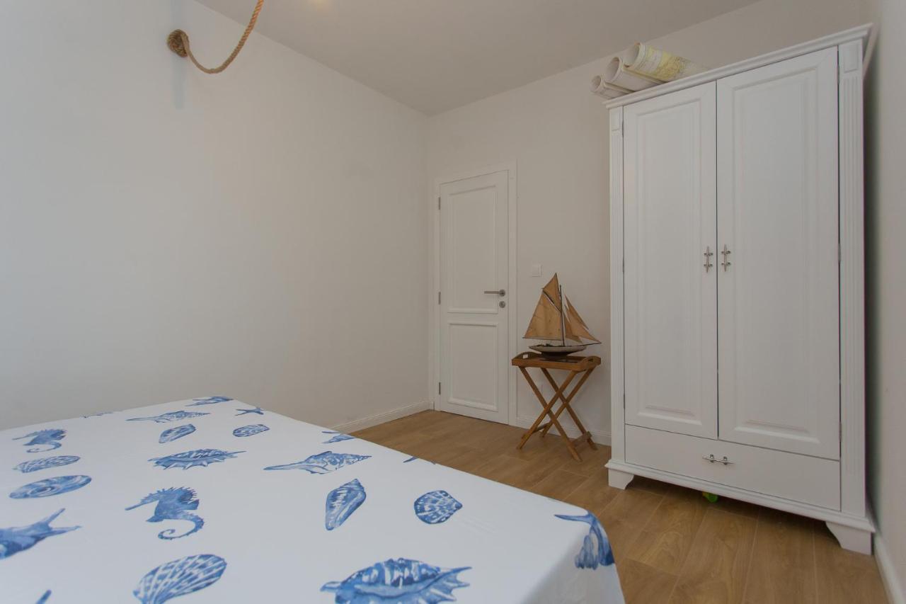 Captain'S Apartment Račišće Bagian luar foto