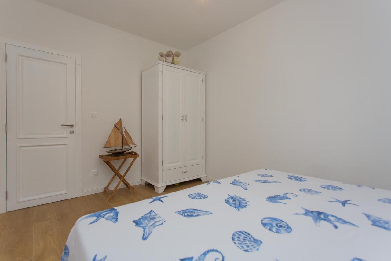 Captain'S Apartment Račišće Bagian luar foto