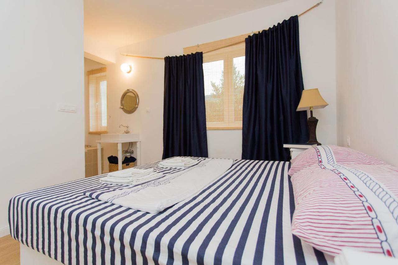 Captain'S Apartment Račišće Bagian luar foto