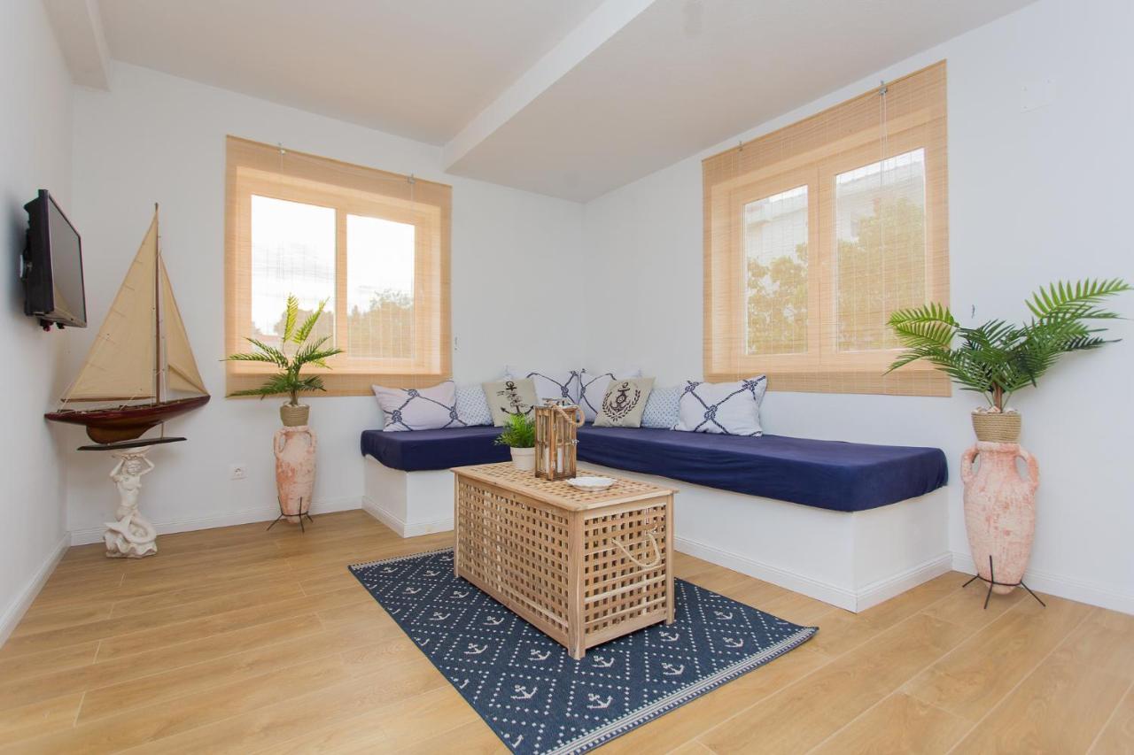 Captain'S Apartment Račišće Bagian luar foto